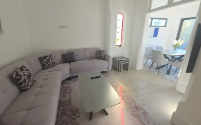 Justin Superb Luxury Stay