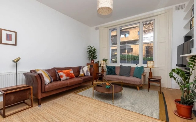 Spacious 2BD Flat By Regents Park & Camden Town!