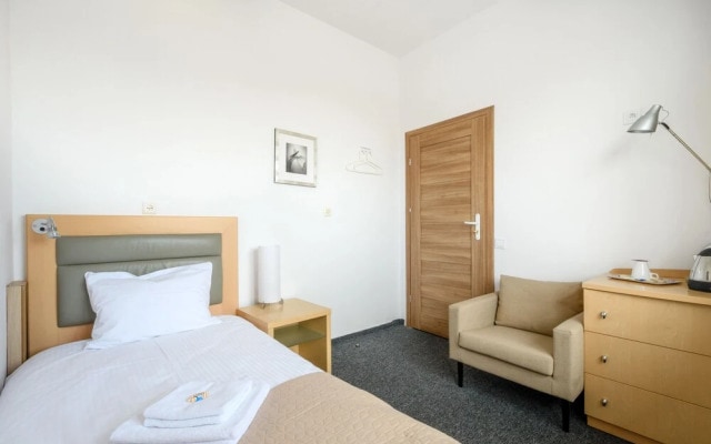 404 Rooms and Apartments