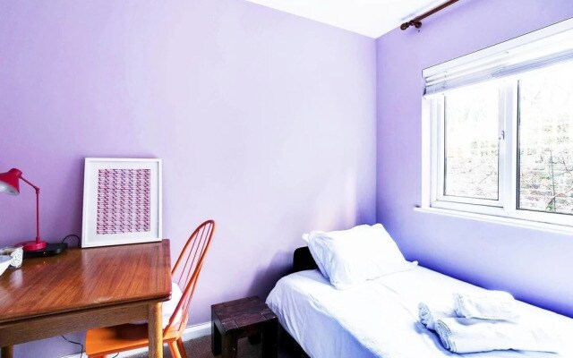 Bright 3 Bedroom Trendy Home by Hampstead