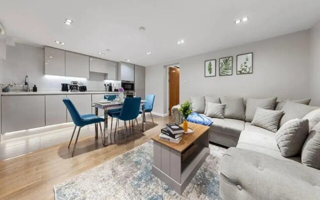 Modern Battersea Apartment - Sleeps 6 & Mini Bar