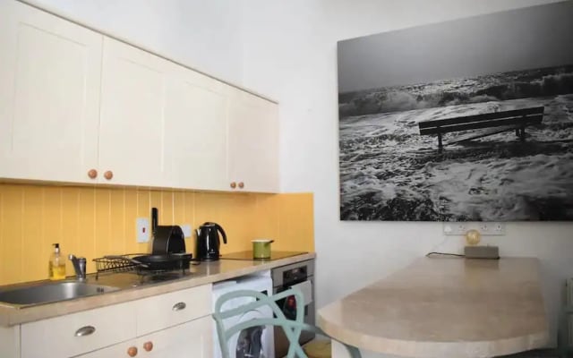 1 Bedroom Flat Near Hyde Park