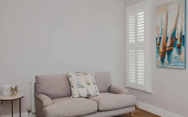 Classic and Elegant 3 Bedroom Apartment With Private Garden