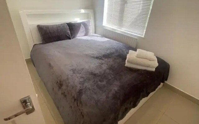 Charming 1-bed Apartment in Chigwell