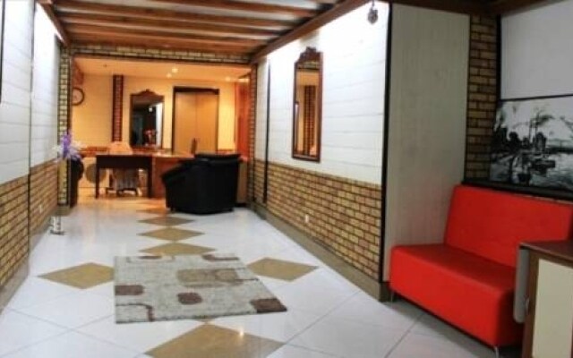 La Perla Suites