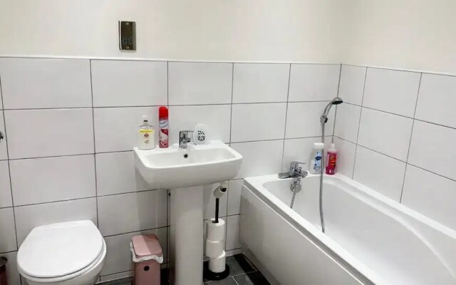 Charming 1-bed Apartment in Bradford City Holiday