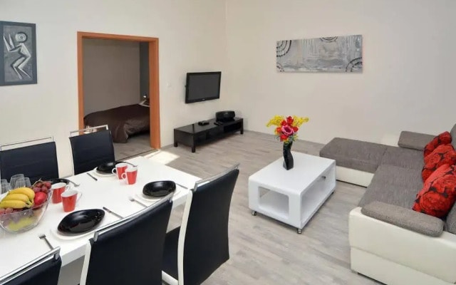 Navratilova Apartments