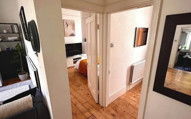 Fulham Tranquil 2BD King Bed Home w/ Parking & Gdn
