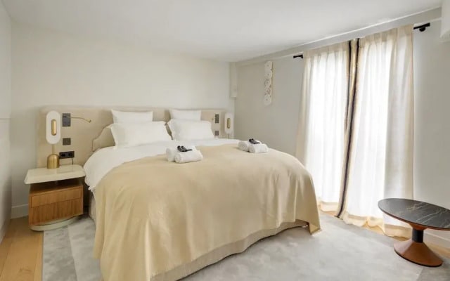 Champs Elysees AC Luxe with Terrace