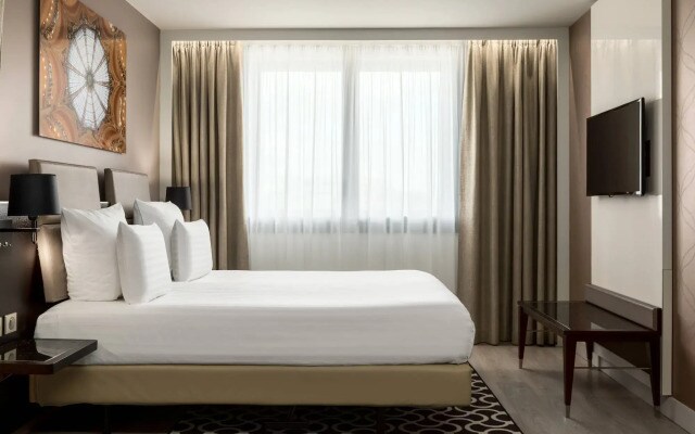AC Porte Maillot Hotel