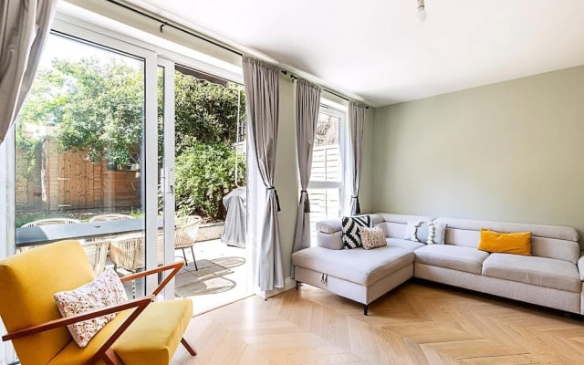 Stylish Islington Garden Flat Sleeps Four