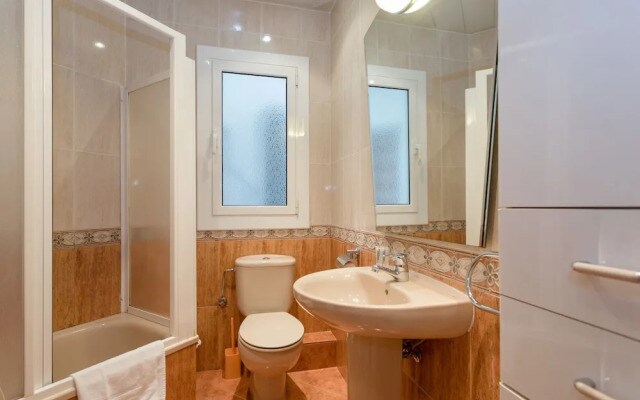 Sagrada Familia - Gaudi Apartment