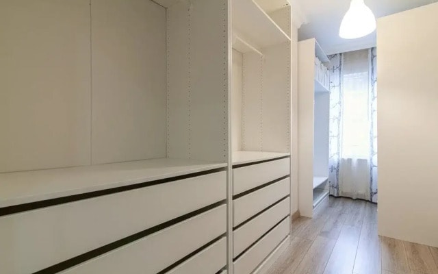 Vibrant and Central Flat with Balcony in Maltepe