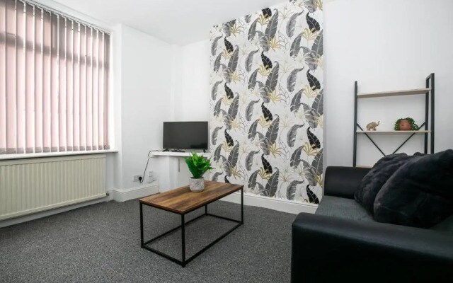 Contractors & Leisure & Central Location & Free Parking