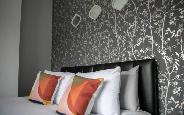 Modern & Contractors & Families & Spacious & Private Parking