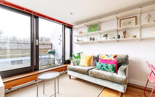 Bright Flat For 2 in Dartmouth Park