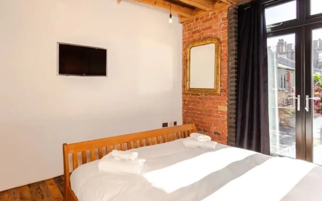 Spectacularly Unique 4 Bedroom House in Bethnal Green