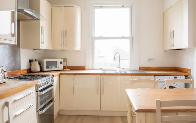Cosy Two Storey 1 Bedroom Flat in Battersea