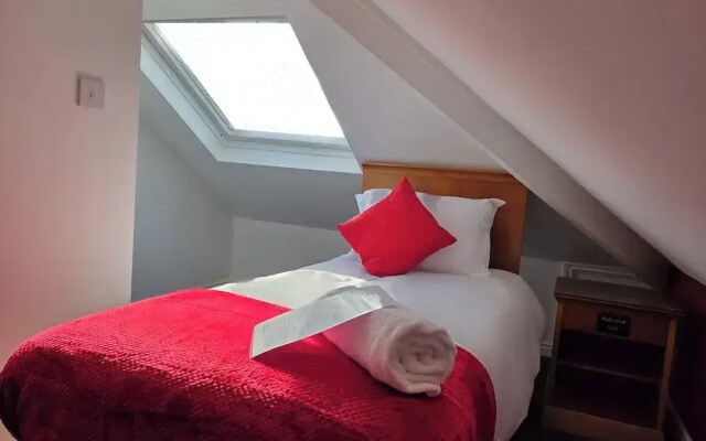 Hullywood Rooms