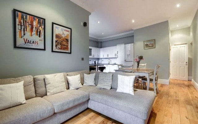 Beautiful 2 bed in Heart of West London