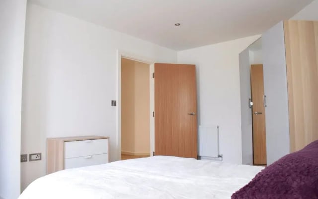 Bright and Spacious Apartment near London Bridge