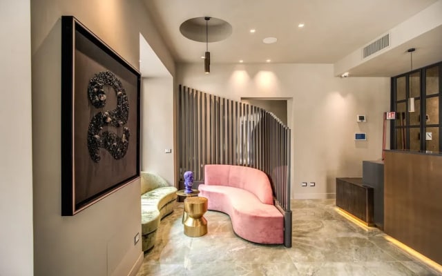 Hotel 77
