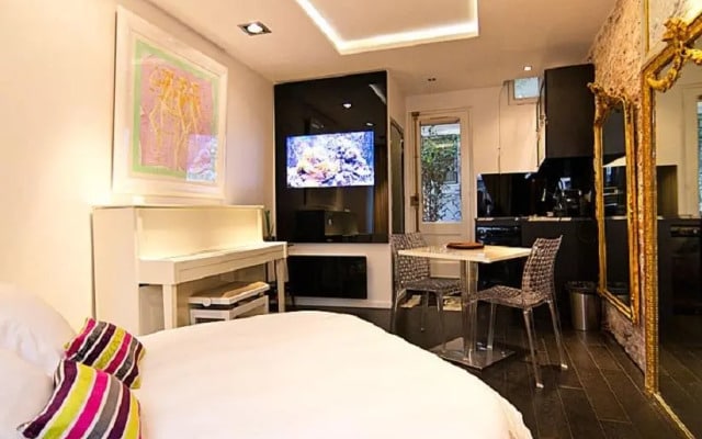 Studio Paris Apartment - Jobs