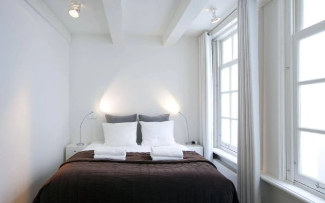 Charles Apartment