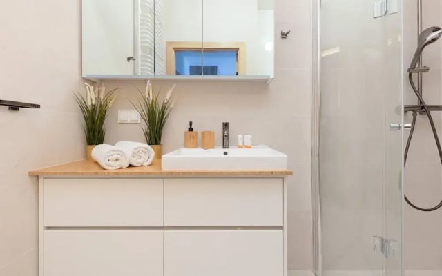 Warsaw Apartment With Parking by Renters