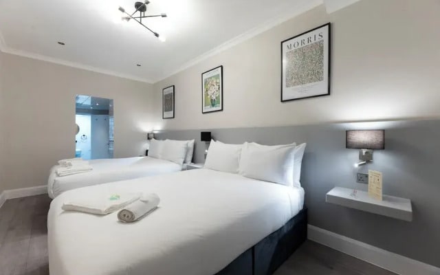 Marina Hotel London