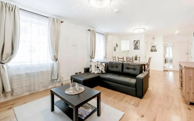 CHARMING APARTMENT By HYDE PARK