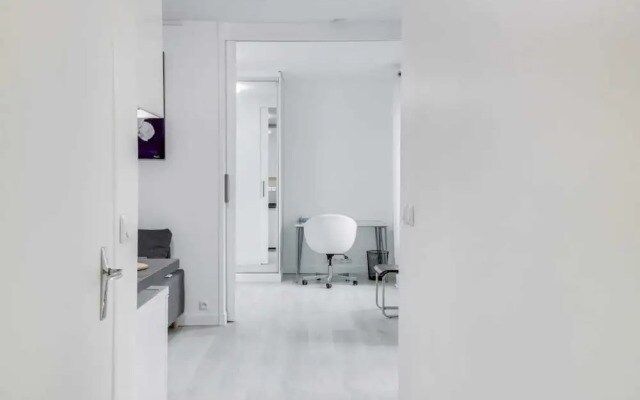 Minimalist Apartment in Rue Hippolyte - 14th Arrondissement