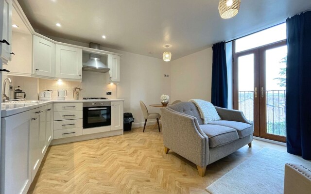 Modern 1 Bed Flat in Barnsley