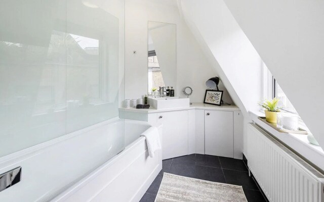 Design Luxury House for Large Groups