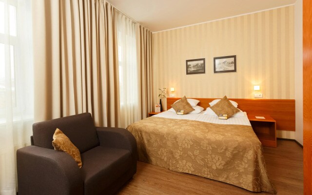 Kreutzwald Hotel Таллин