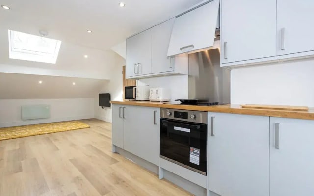 Flat 5 15 Longley Road