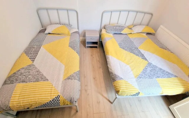 2-bed House - Sleeps 5 & Central Links