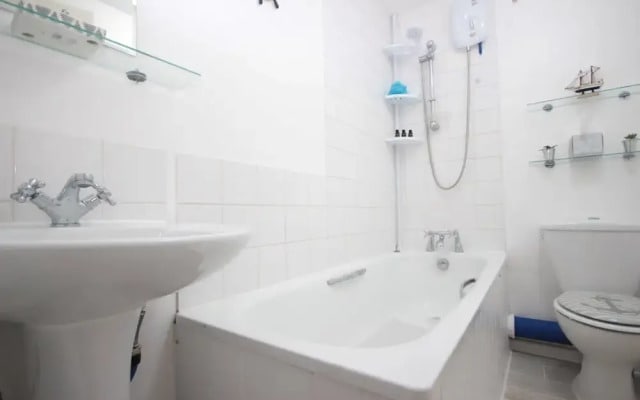 HU1 Marina Hub (sleeps 4)