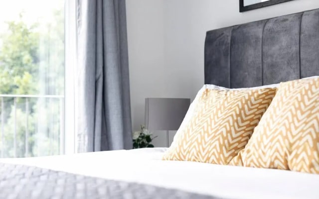Skyvillion -vineyard Court- Enfield 1bed With Balcony