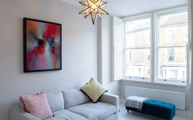 Stunning First Floor Flat In Excellent Location