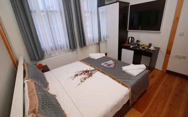 Grand Almira Hotel