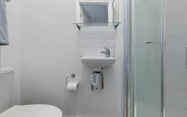 Inviting 6-bed House in London