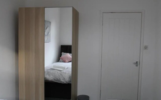 Lovely, Spacious 3 Bed House close to City Centre