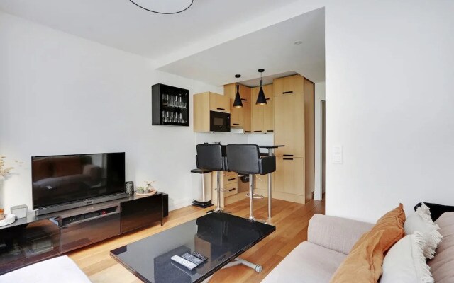 Modern Brunel Classic 1 Bed Apt With Balcony in Paris