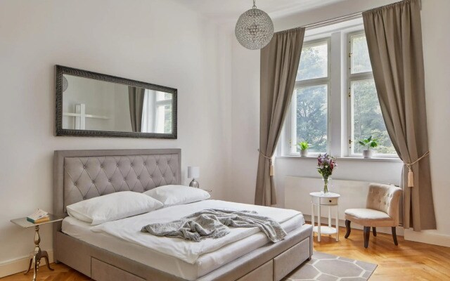 Deluxe Apartment in Lesser Town by Prague Days