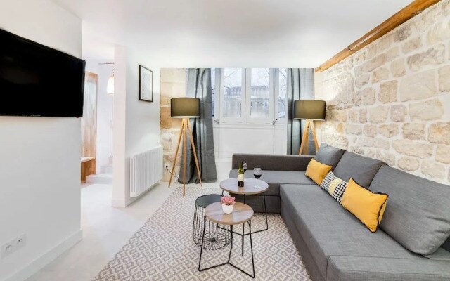 Spacious and Charming Flat on île de la Cité