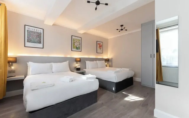 Marina Hotel London