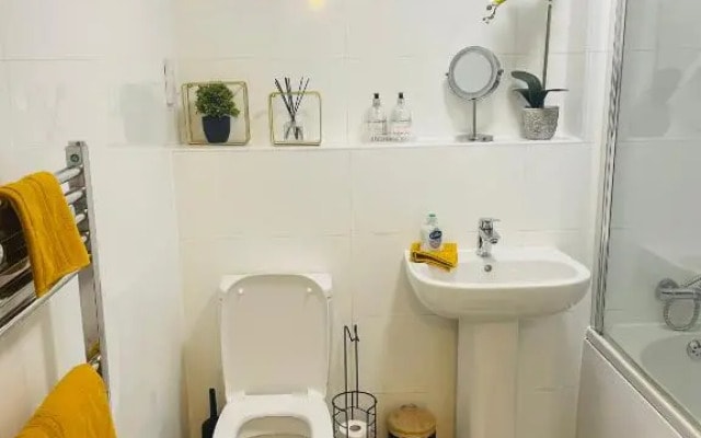#0110 Lovely One bedroom apartment - Free parking