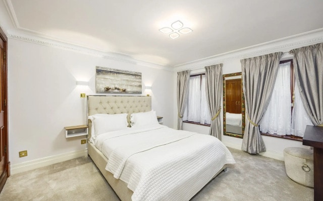 Carlton Court - Mayfair