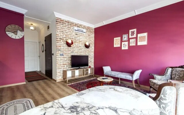 Charming Flat Near Kennedy Avenue in Fatih